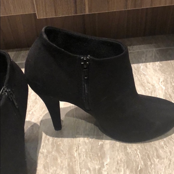 Black ankle booties - Picture 3 of 3